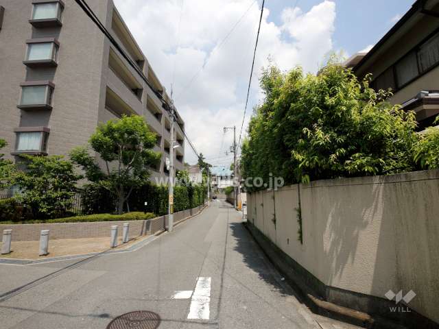 敷地南側の前面道路