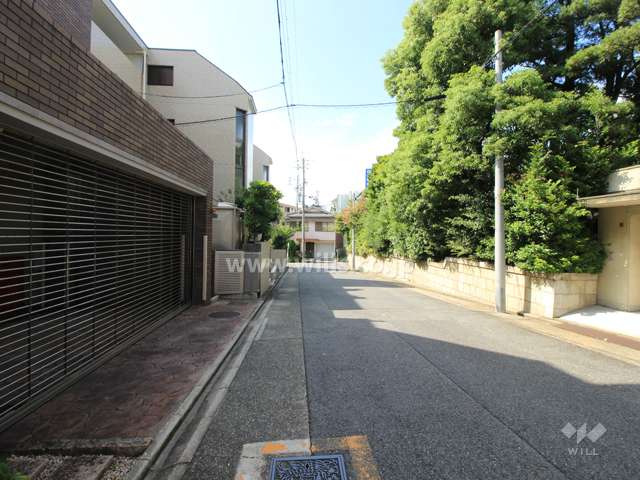 敷地北側の前面道路