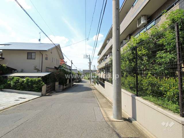 敷地南側の前面道路