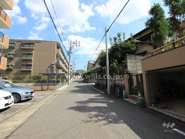 敷地南側の前面道路
