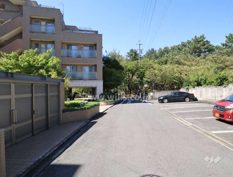 敷地北側の前面道路