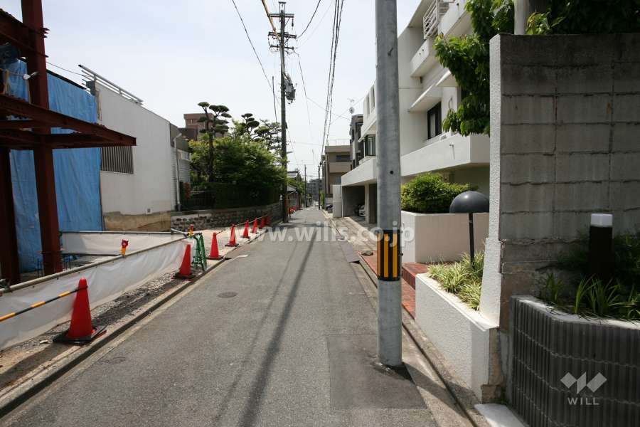 敷地東側の前面道路