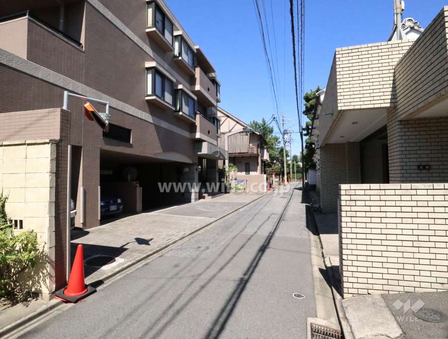 敷地東側の前面道路