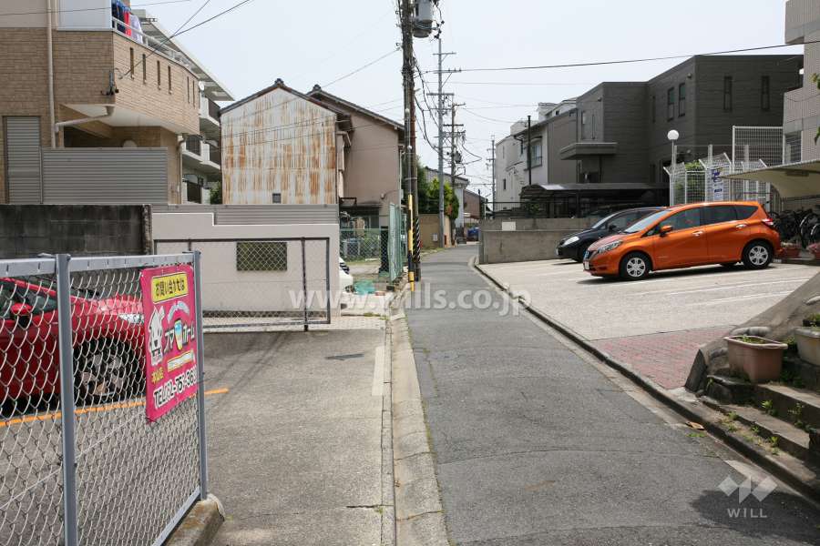 敷地南側の前面道路