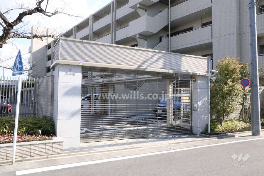 駐車場出入り口（リングシャッター付き）