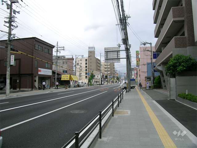敷地の西側が国道176号線に面しています。