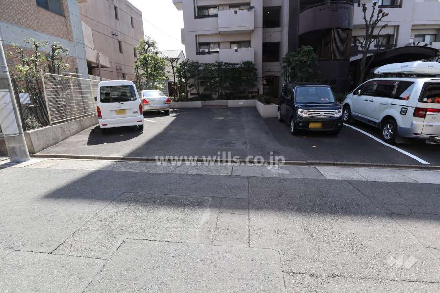 駐車場出入り口