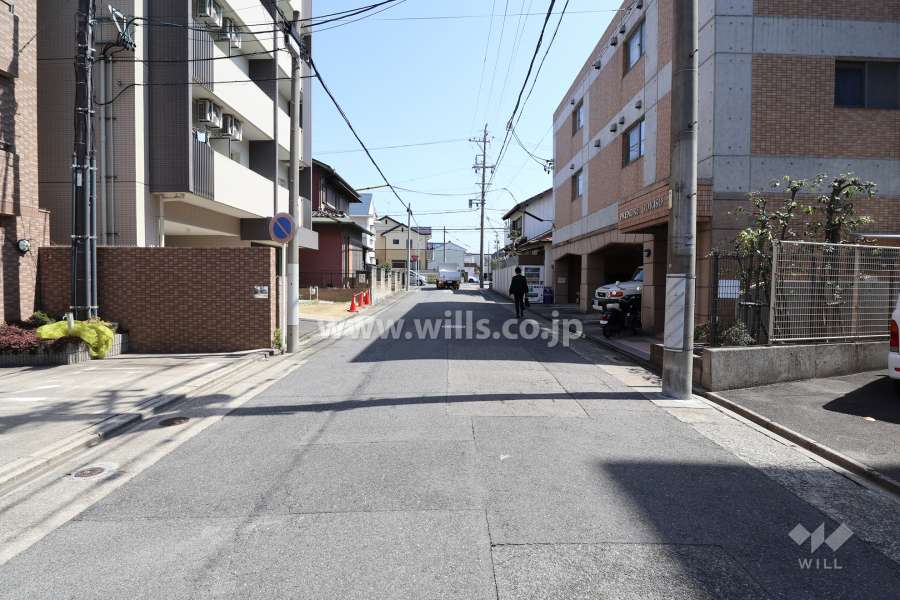 敷地北側の前面道路（東側から）