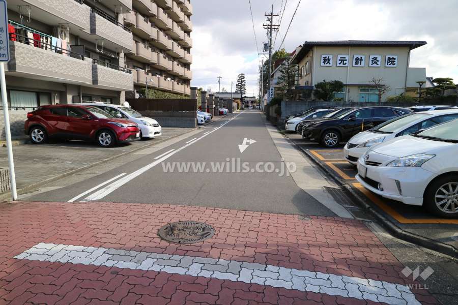 敷地南側の前面道路