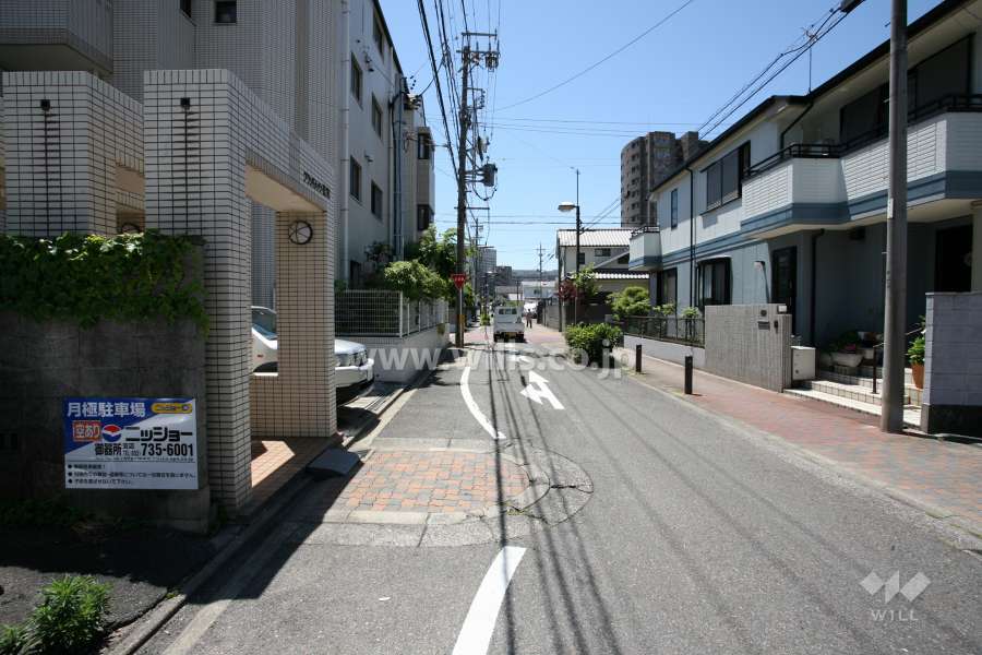 敷地南西の前面道路