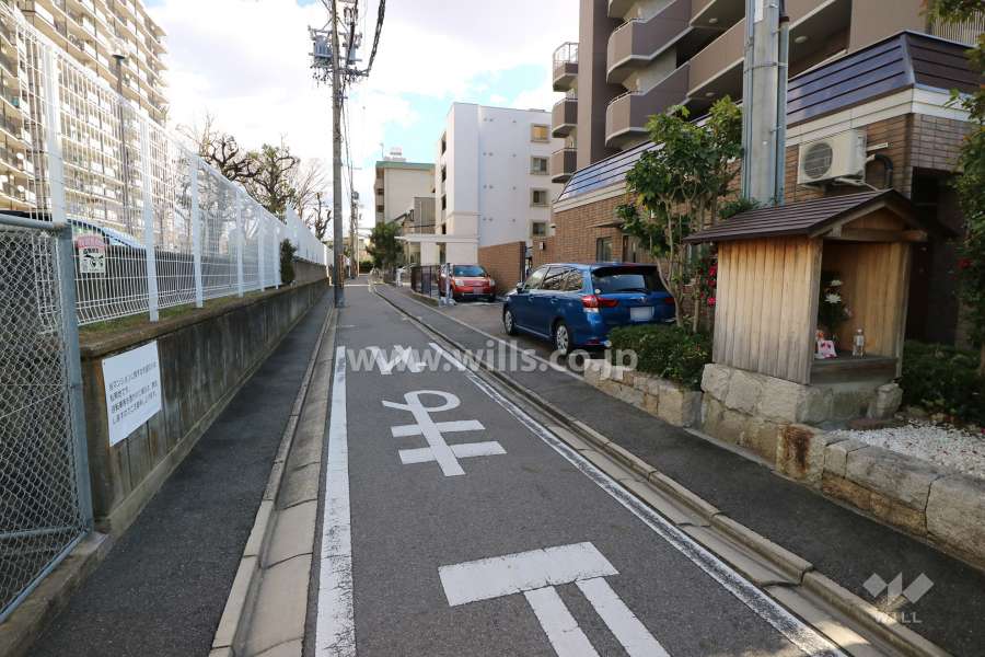 敷地北側の前面道路
