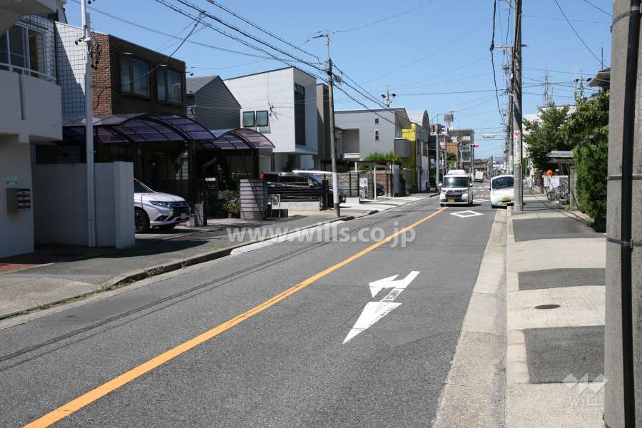 敷地北側の前面道路