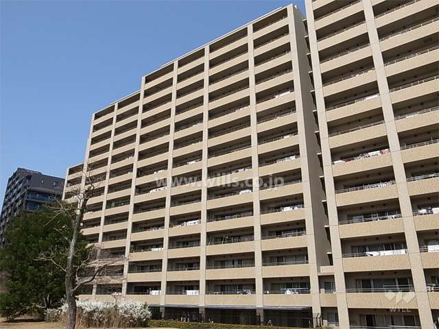 ジオメゾン新千里東町3番館の外観（南東側から）