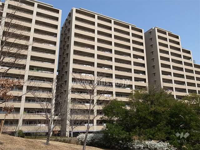 ジオメゾン新千里東町3番館の外観（南側から）