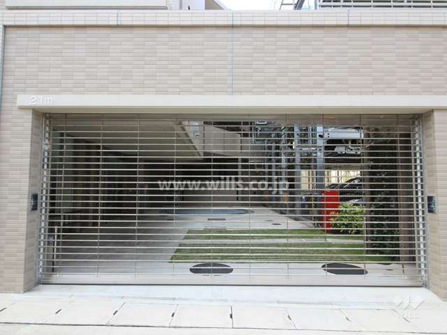 駐車場出入り口（リングシャッター付き）