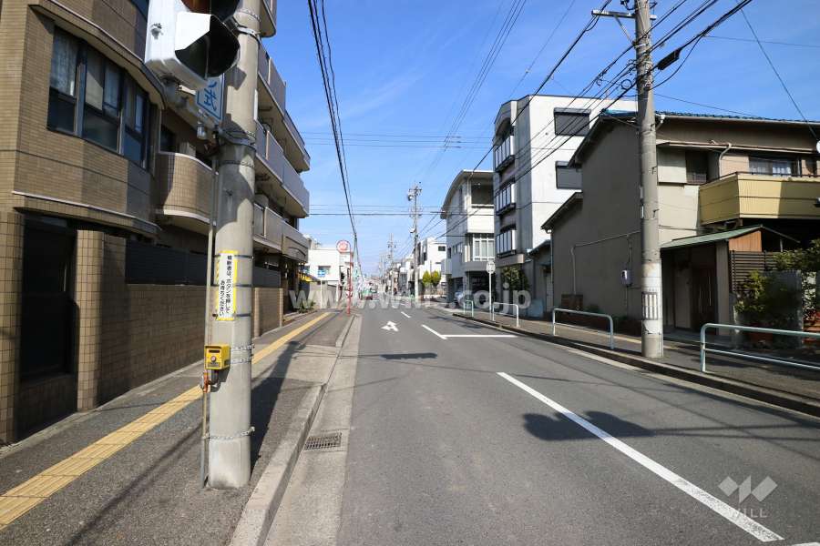 敷地東側の前面道路