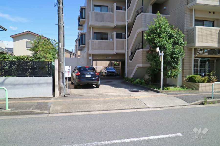 駐車場出入り口