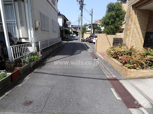 敷地の西側前面道路