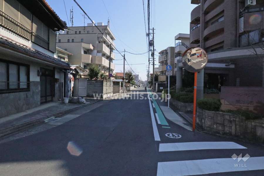 敷地北側の前面道路