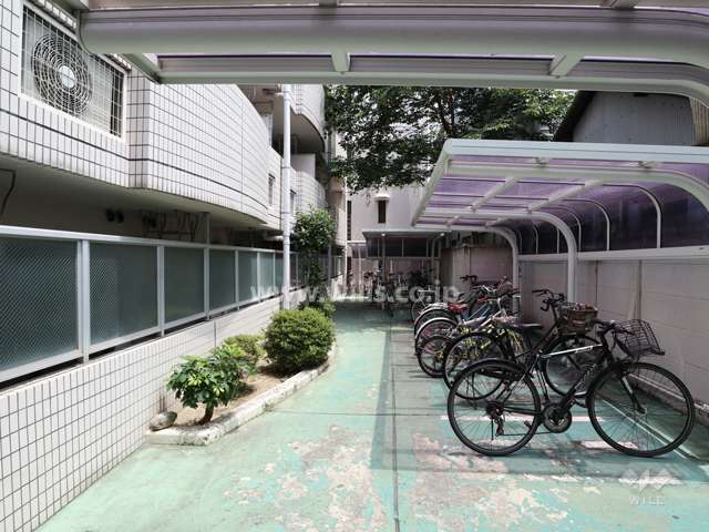 敷地内駐輪場（東）