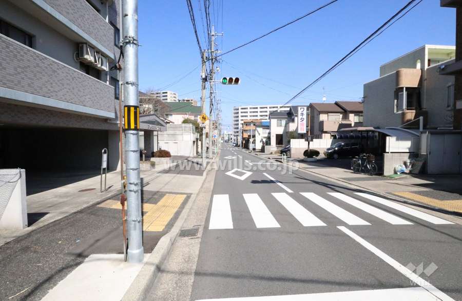 敷地東側の前面道路