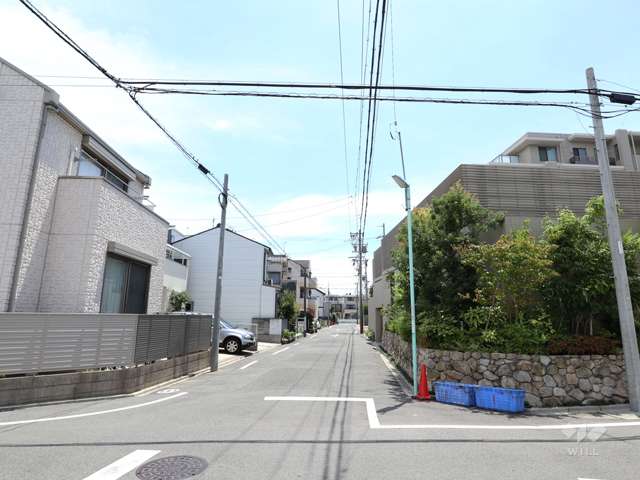 敷地北側の前面道路（西から）