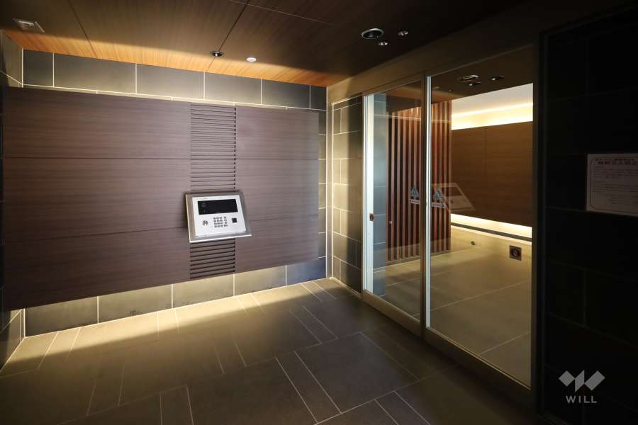 エントランスはオートロック付きです。