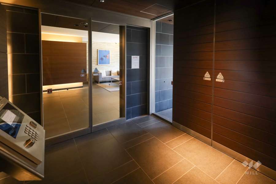 エントランスはオートロック付きです。