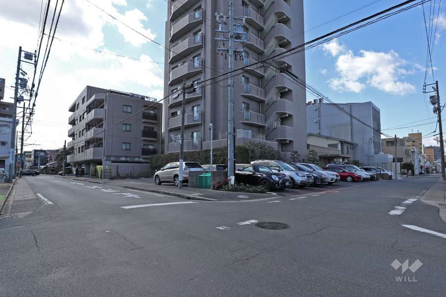 敷地北側前面道路と東側道路