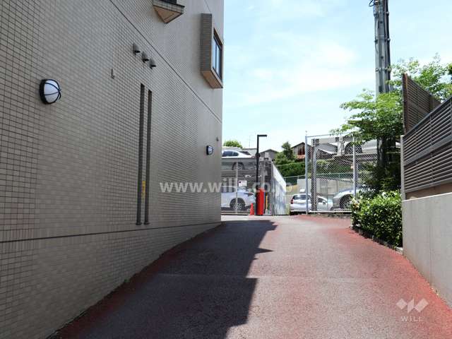 駐車場出入り口