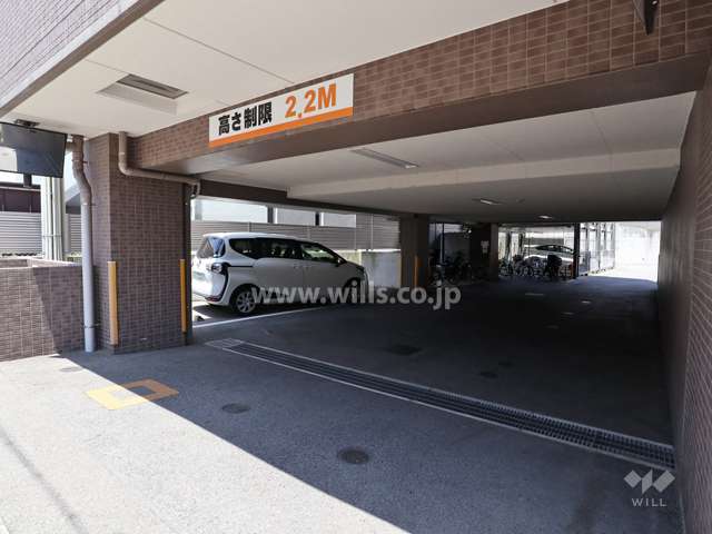 駐車場出入り口
