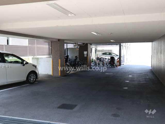 敷地内駐車場(屋内平面式と屋外機械式)及び駐輪場