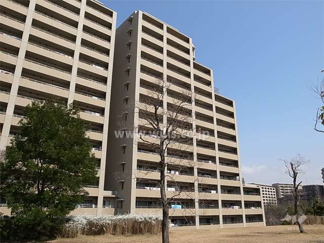 ジオメゾン新千里東町2番館の外観（南西側から）