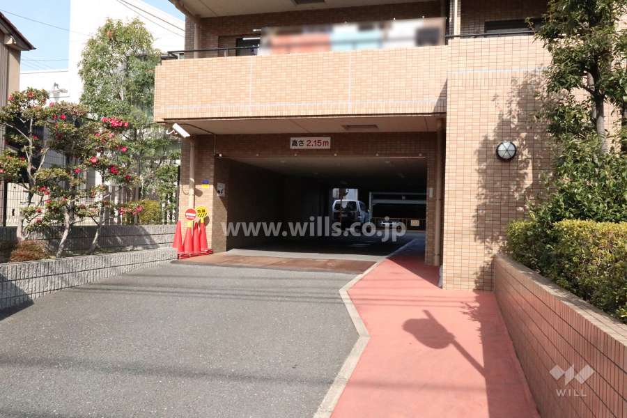 駐車場出入り口