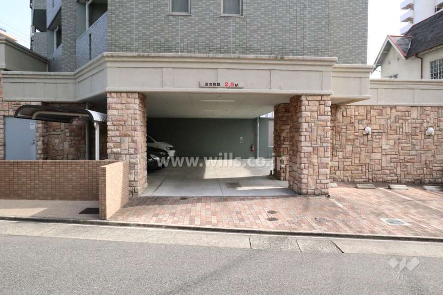 駐車場出入り口