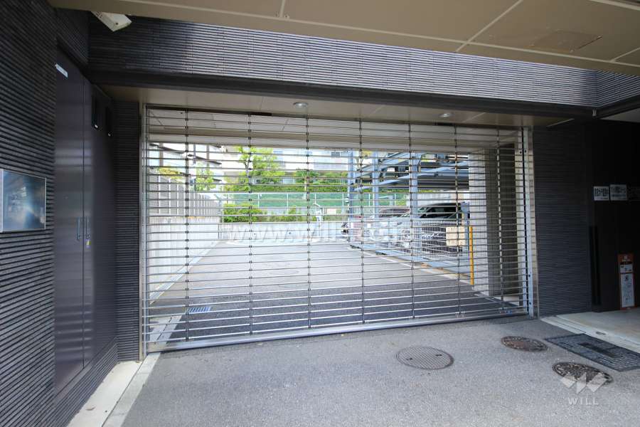駐車場出入り口（リングシャッター付き）