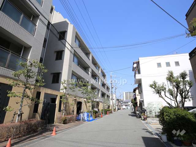 敷地東側の前面道路