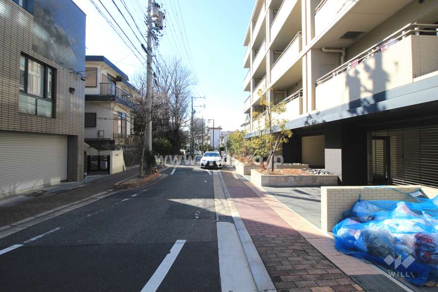 敷地南側の前面道路