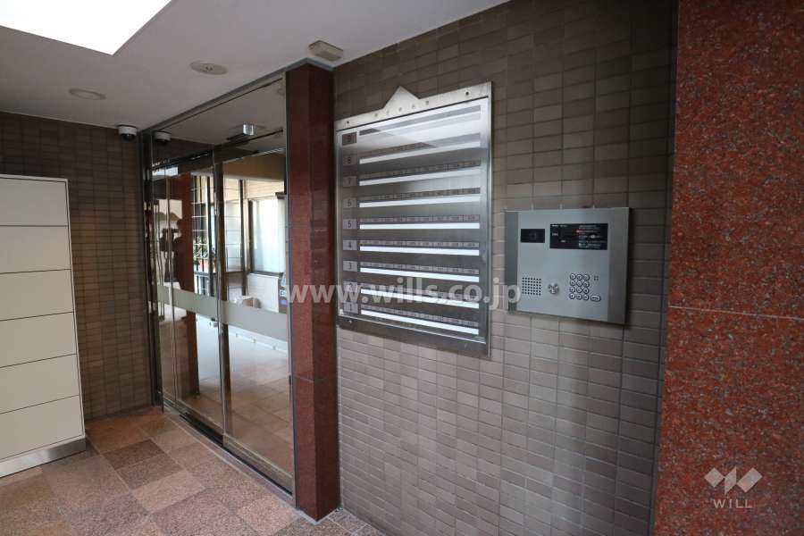 エントランスはオートロック付きです。