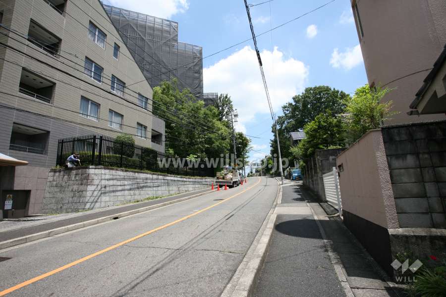敷地東側の前面道路