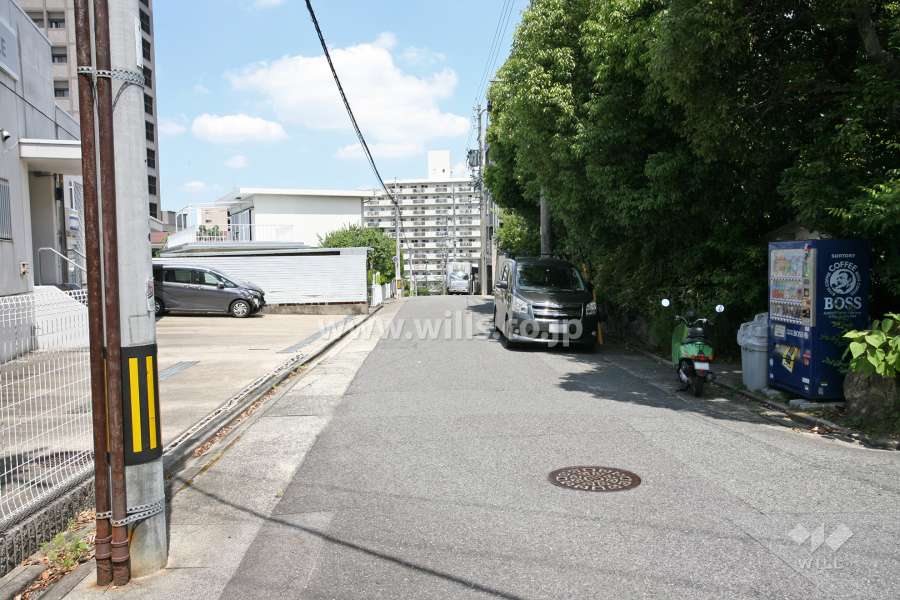 敷地北側の前面道路