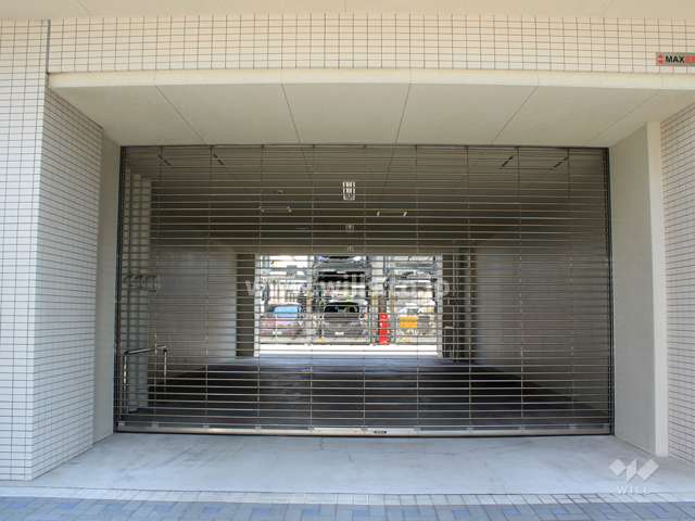 駐車場出入り口（リングシャッター付き）