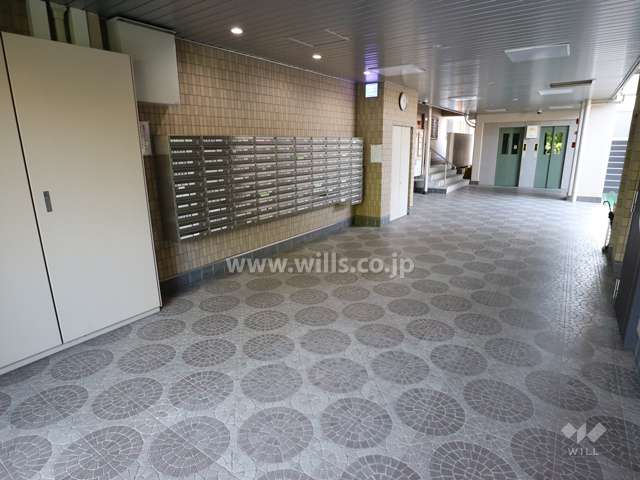 エントランスと共用ポスト