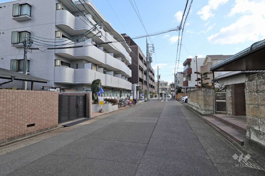敷地南側の前面道路