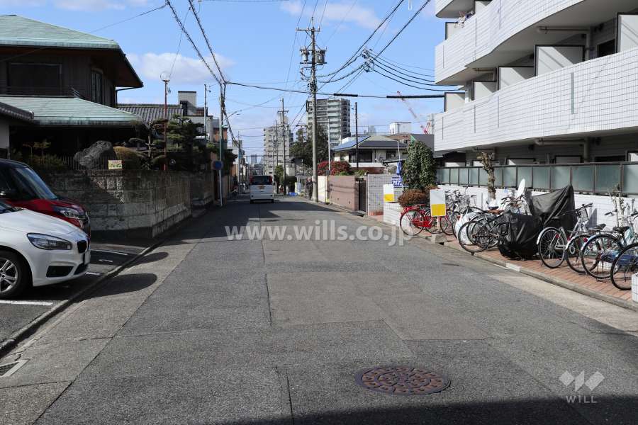 敷地南側の前面道路