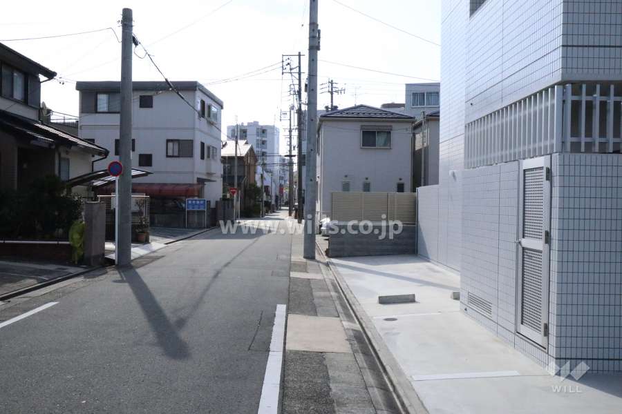 敷地東側の前面道路