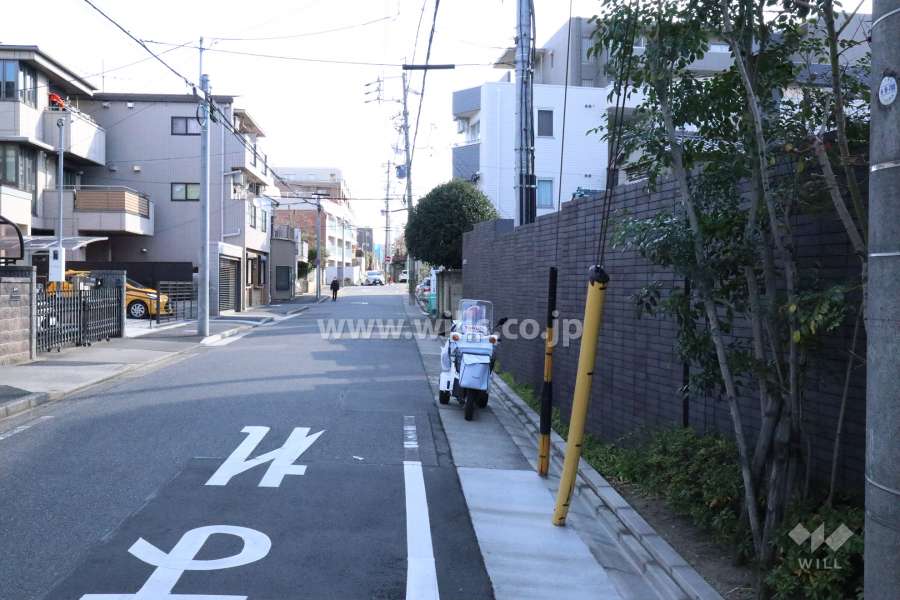 敷地北側の前面道路