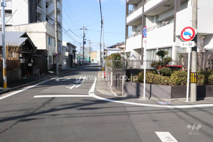 敷地南側の前面道路