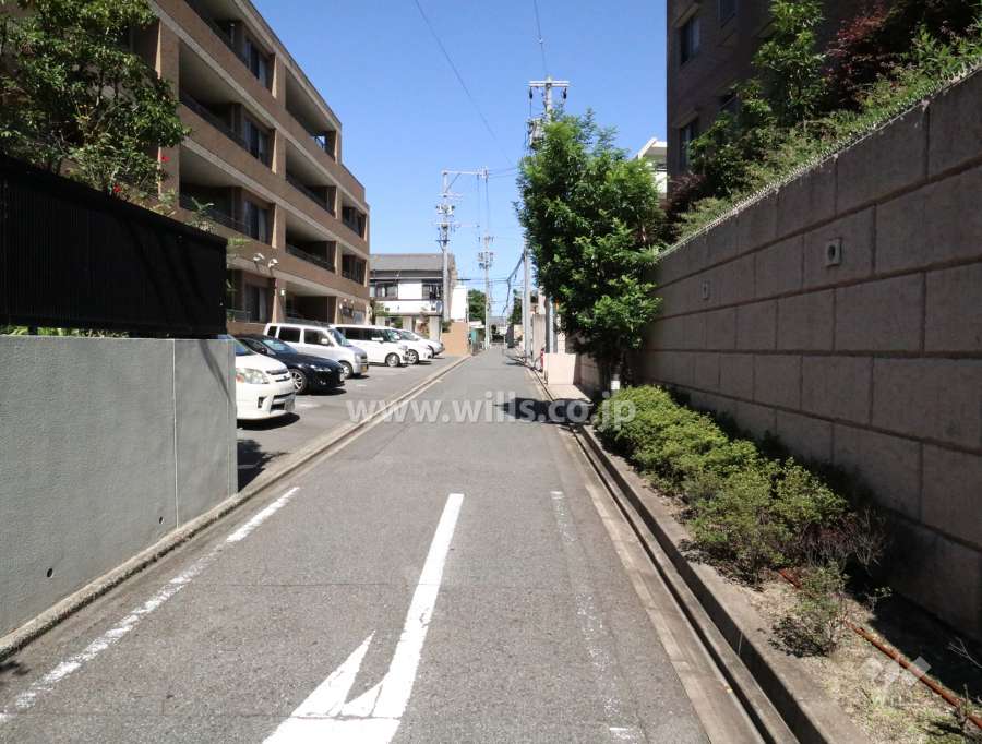 敷地東側の前面道路