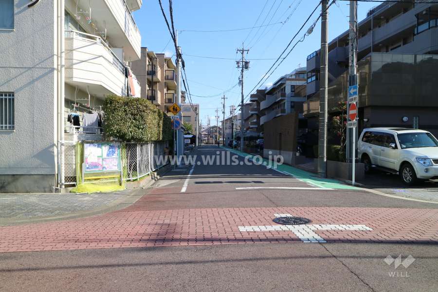 敷地北側の前面道路